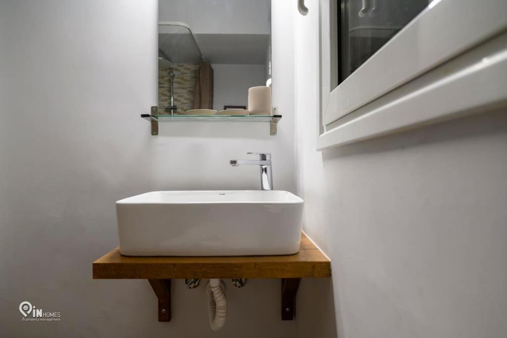 Titanic On The Plaka Apartment *